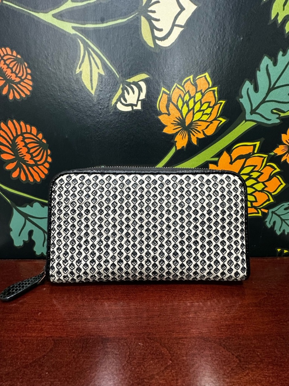 Vintage Bottega Veneta Geometric Zip Around Wallet Black White Rare - Picture 4 of 11
